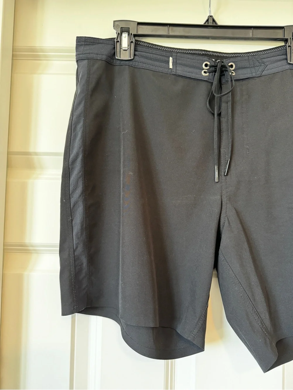 Vuori Peak Boardshorts Men’s 32 Waist Black Grey Swim Shorts V374